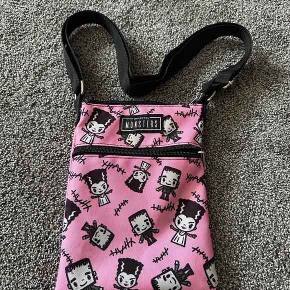 Bioworld Universal Monsters Crossbody Passport Bag - Picture 1 of 2
